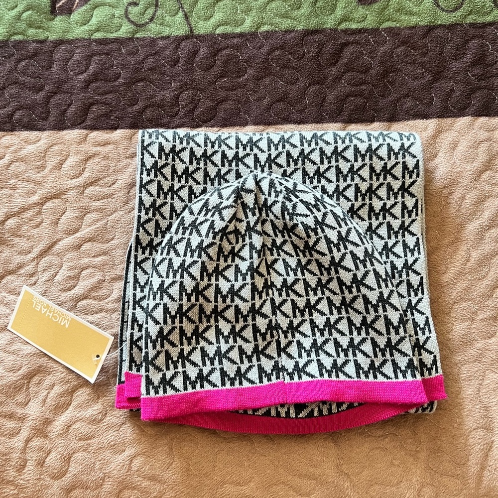 Michael Kors Beanie & Scarf Set